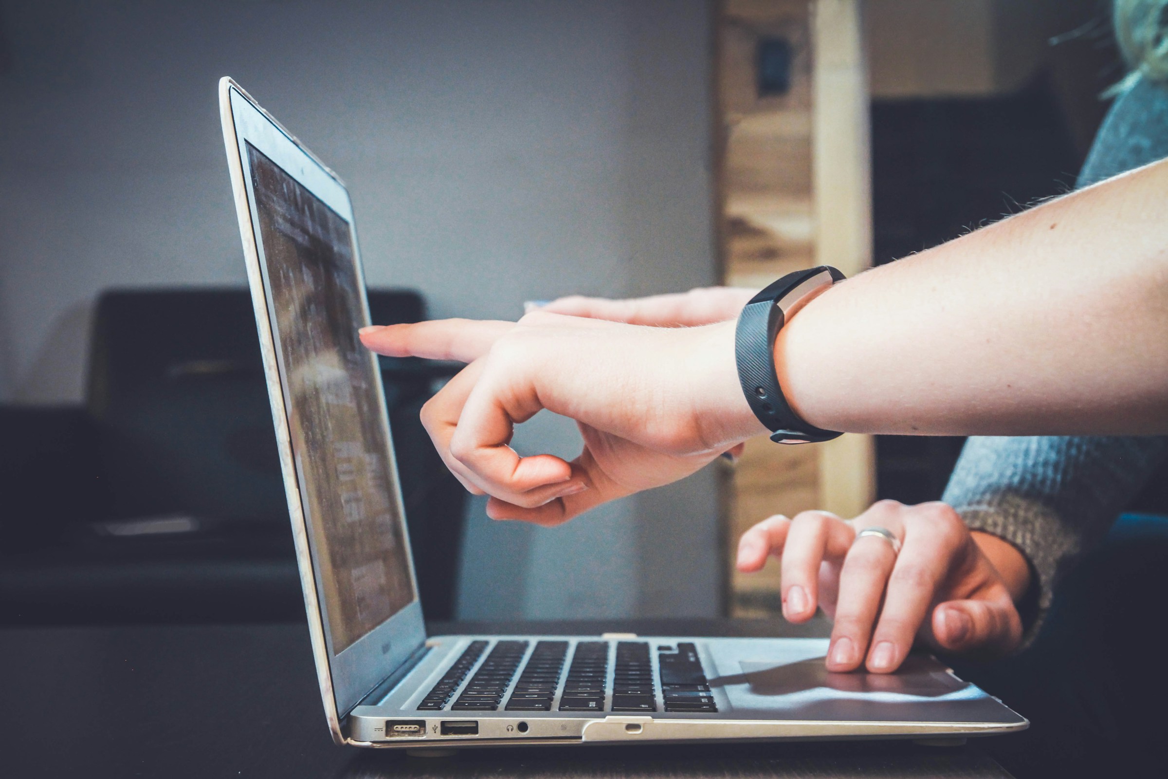 Person Pointing at Laptop - Omnichannel CRM